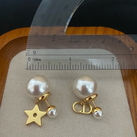 Dior stud pearl earrings - Picture 3 of 5